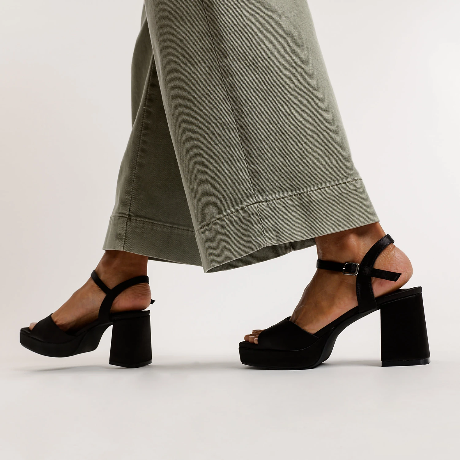 Fashion Plateau-Sandaletten 4 Fashion Plateau-Sandaletten – Bild 2