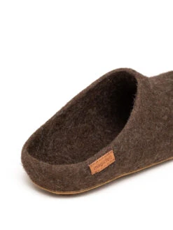 Filzpantoffel In Tiroler Bergschaf Braun -Outdoor Schritt Geschaft magicfelt filzpantoffel in tiroler bergschaf braun 5